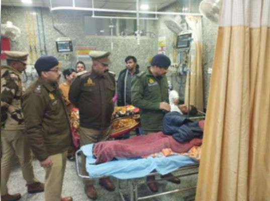 वाराणसी में बदमाशों ने पिता-पुत्र पर की फायरिंग, आभूषण से भरा बैग लूट कर फरार