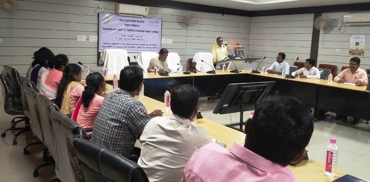 एकलव्य के अधीक्षकों को प्रबंधन का प्रशिक्षण : &lsquo;छात्रावासों के कुशल प्रबंधन&lsquo; एवं &lsquo;विद्यार्थियों के मनो-सामाजिक देखभाल&lsquo; प्रशिक्षण पर कार्यशाला प्रांरभ