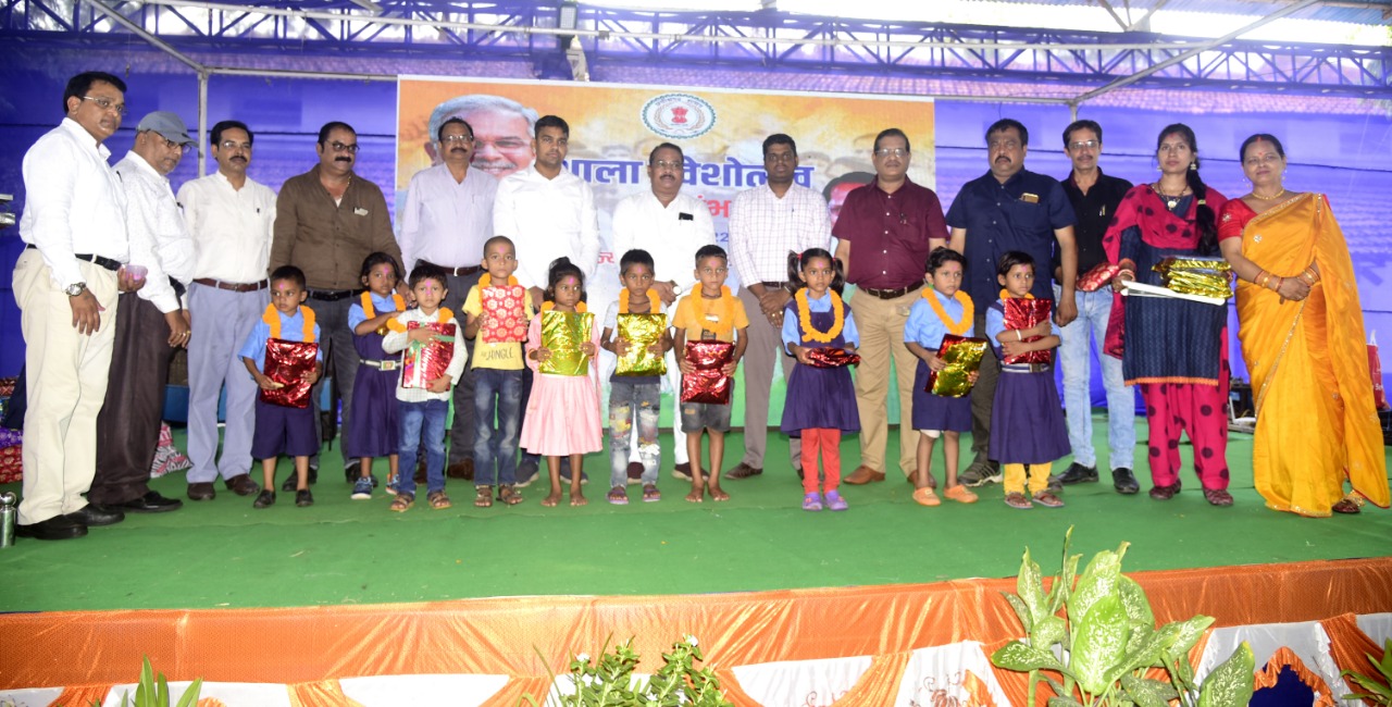 कोई बच्चा न छूटे इस बार, शिक्षा पर है सबका अधिकार&rsquo; की थीम पर मनाया गया शाला प्रवेश उत्सव
