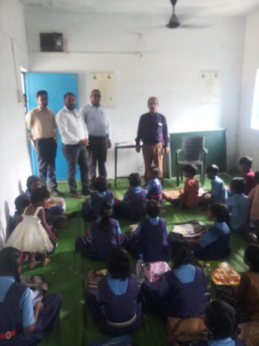 डीईओ के निरीक्षण के दौरान कई शिक्षक नदारद