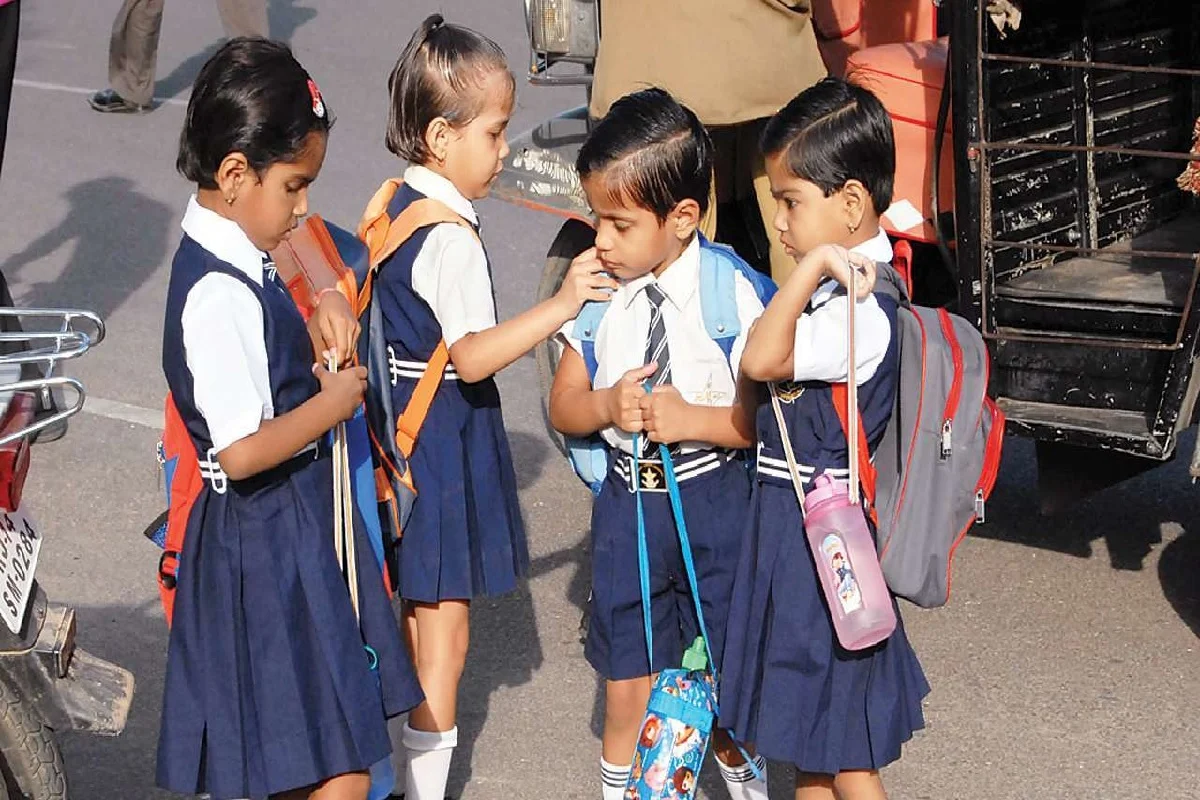 स्कूलों का संचालन निर्धारित समयानुसार