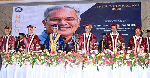 हिदायतुल्ला विवि के दीक्षांत समारोह में शामिल हुए सीएम बघेल, सीजेआई रमणा भी है उपस्थित