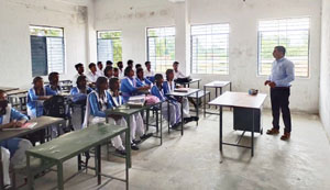 शिक्षकों ने छात्रों के हितार्थ अतिरिक्त कक्षाएं किए शुरू