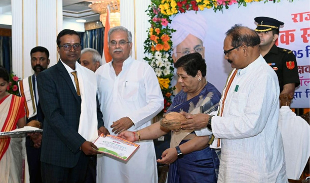 विद्यार्थियों को चुनौतियों का सामना करने के लिए तैयार करें शिक्षक: राज्यपाल उइके