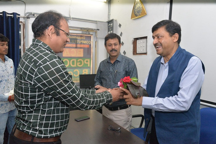 महंत काॅलेज में आसाम ओपन यूनिवर्सिटी के कुलपति का हुआ सम्मान