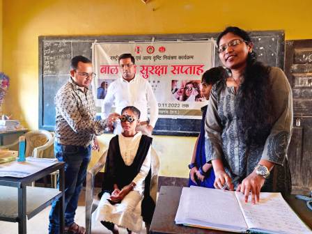 उच्च प्राथमिक शाला में बाल नेत्र सुरक्षा सप्ताह अंतर्गत बच्चों की हुई नेत्र जांच