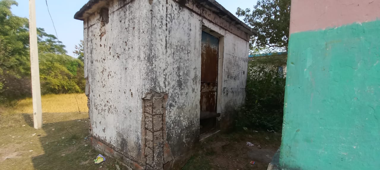 प्राथमिक शाला करौंदी में छात्रों के बाल अधिकारों की हो रही अनदेखी...