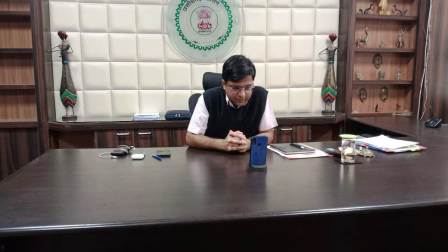 कलेक्टर ने स्वामी आत्मानन्द अंग्रेजी माध्यम स्कूल के बच्चों से वीडियो कॉल से की चर्चा