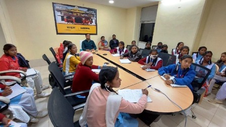 12वीं के छात्राओं ने समझा एनआईसी व संचार प्रौद्योगिकी की बारीकियां