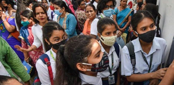  यूपी बोर्ड 10वीं और 12वीं का रिजल्ट जारी, मैट्रिक में प्रियांशी तो इंटर में शुभ बने टॉपर