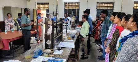 बेहतर प्रशिक्षण देने के लिए बेहतर प्रशिक्षण प्राप्त करना आवश्यक : कलेक्टर