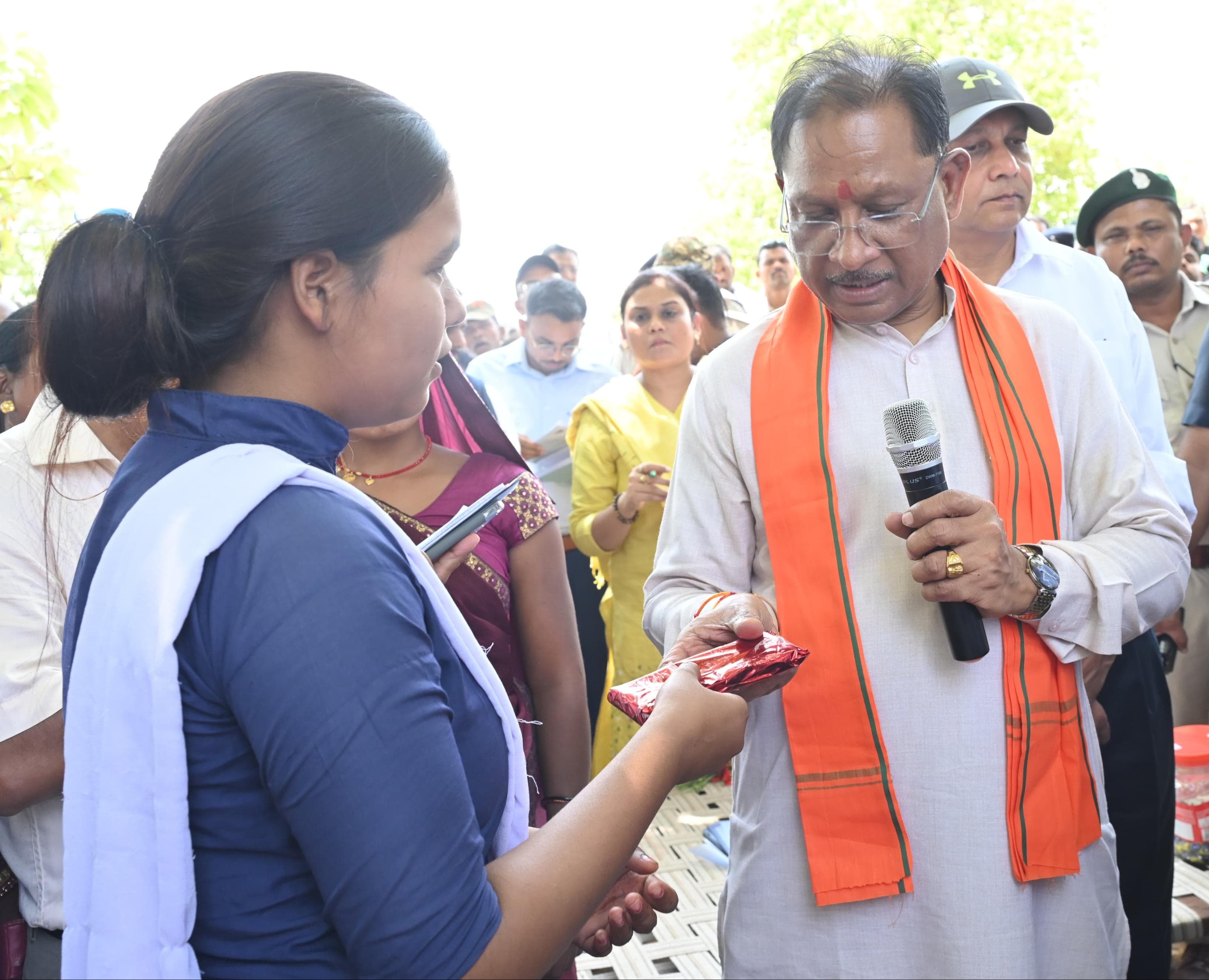 बैगा समुदाय की छात्रा कंगना बैगा ने हाई स्कूल सर्टिफिकेट परीक्षा (10वीं) में 83.67 प्रतिशत अंक प्राप्त किया 