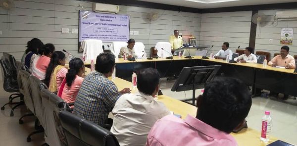 एकलव्य के अधीक्षकों को प्रबंधन का प्रशिक्षण : &lsquo;छात्रावासों के कुशल प्रबंधन&lsquo; एवं &lsquo;विद्यार्थियों के मनो-सामाजिक देखभाल&lsquo; प्रशिक्षण पर कार्यशाला प्रांरभ