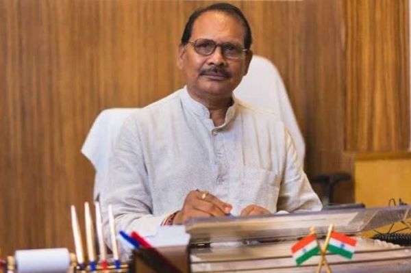 कोई भी बच्चा शाला त्यागी और अप्रवेशी न रहें : मंत्री डॉ. टेकाम