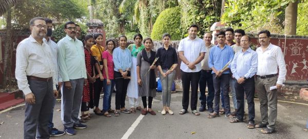 युवोदय एकेडमी में कोचिंग लेकर सफल हुए विद्याथिर्यों ने कलेक्टर से की मुलाकात