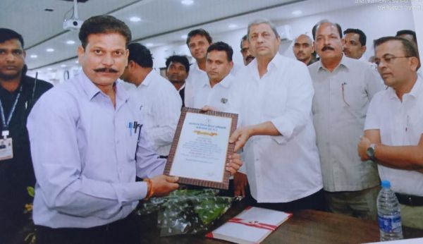 मंत्री अकबर ने नरेन्द्र सिंह राजपूत को किया सम्मानित