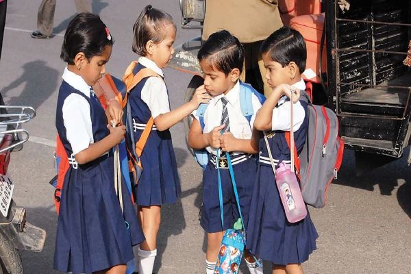 स्कूलों का संचालन निर्धारित समयानुसार