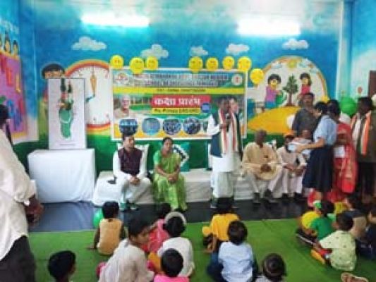 स्वामी आत्मानंद स्कूल में प्री-प्राइमरी प्रारंभ