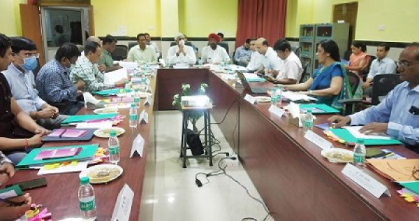 चिकित्सा महाविद्यालय के स्वशासी समिति की बैठक में शामिल हुए मंत्री सिंहदेव