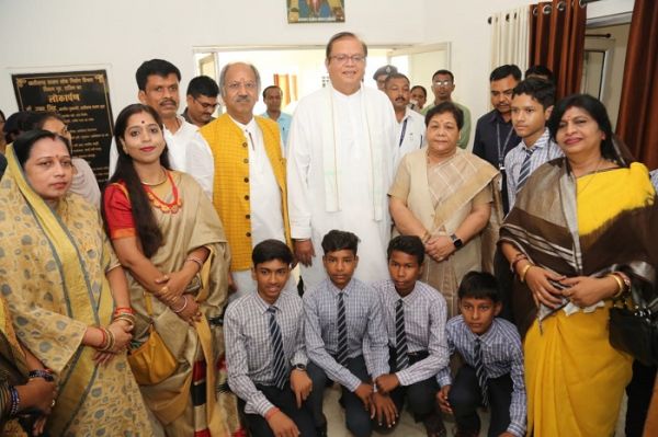 व्यवसायिक शिक्षा के छात्रों ने की राज्यपाल से भेंट