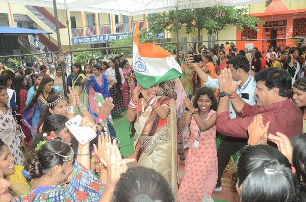 गुरुकुल महाविद्यालय की छात्राओं ने बिखेरे डांडिया के रंग