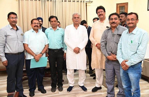 मुख्यमंत्री को मिला नागार्जुन महाविद्यालय के हीरक जयंती कार्यक्रम में शामिल होने का आमंत्रण