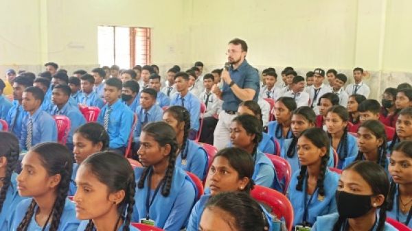 सफल रणनीति और रिवीजन से किसी भी परीक्षा में सफलता मिल सकती है : कलेक्टर