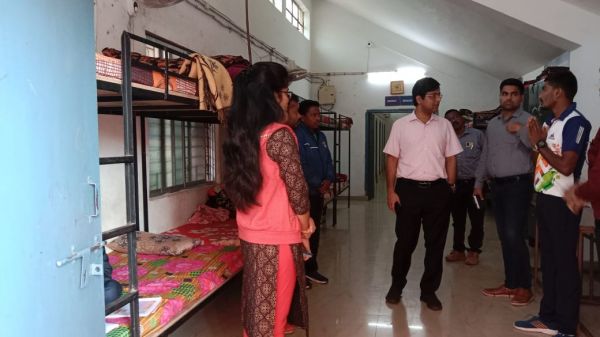 बच्चों को शिक्षा के साथ अच्छे कोच से प्रशिक्षण दिलवाएं : कलेक्टर