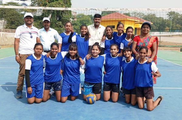 राज्य स्तरीय क्रीडा-प्रतियोगिता में स्वामी आत्मानंद स्कूल के विद्यार्थियों ने मारी बाजी