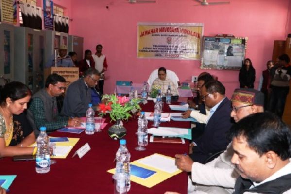 कलेक्टर ने ली नवोदय विद्यालय प्रबंधकारिणी समिति की बैठक