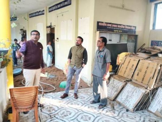 स्वामी आत्मानंद स्कूल में परिवर्तित होंगे हाई स्कूल, कलेक्टर ने लिया जायजा