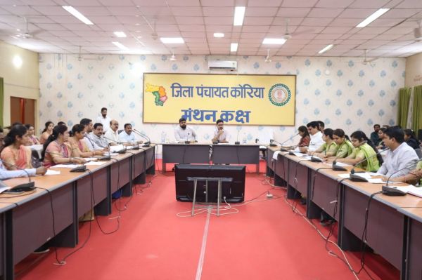 बेहतर शिक्षा देकर बच्चों को उज्जवल भविष्य के लिए करें तैयार : कलेक्टर