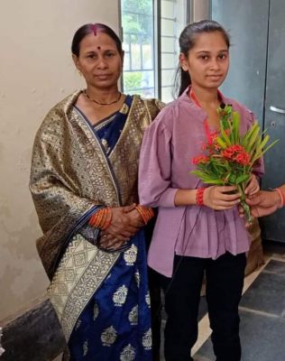 12वीं में रायगढ़ की विधि ने किया टॉप, मिले सबसे ज्यादा अंक