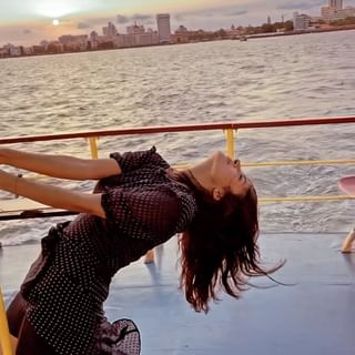 Shehnaaz Gill ने समंदर के बीच यॉट पर लिया सनसेट का मजा, फैंस बोले- गॉर्जियस