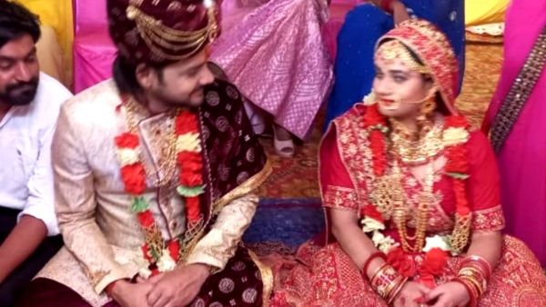 शादी के जोड़े में नजर आए विमल पांडेय और रितु सिंह, फिल्म का बेसब्री से इंतजार कर रहे फैंस