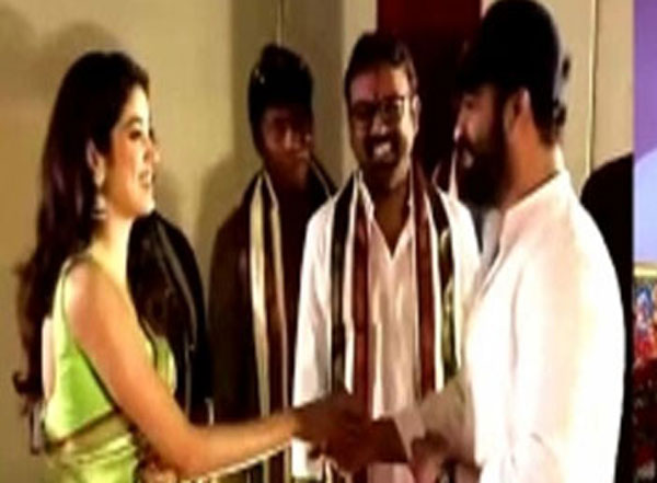 राजमौली ने शुरू की एनटीआर 30 की शूटिंग, जाह्न्वी का तेलुगू में डेब्यू