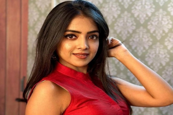 खुशी दुबे ने फूड प्वाइजनिंग के बावजूद आशिकाना 3 की शूटिंग की