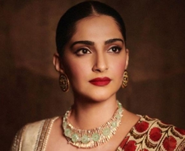  मुझे गर्मी में साड़ी पहनना सबसे आरामदायक लगता है : सोनम कपूर