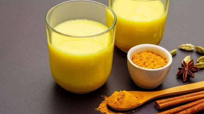 सेहत : सबके लिए फायदेमंद नहीं है हल्दी वाला दूध