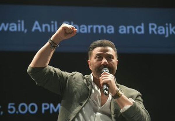 अनिल शर्मा और राजकुमार संतोषी ने की सनी देओल की सराहना