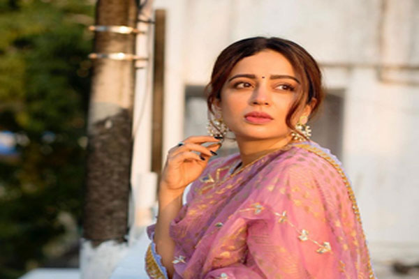 अपने एक्टिंग करियर में कुछ हटकर किरदार निभाना चाहती हूं : नेहा पेंडसे