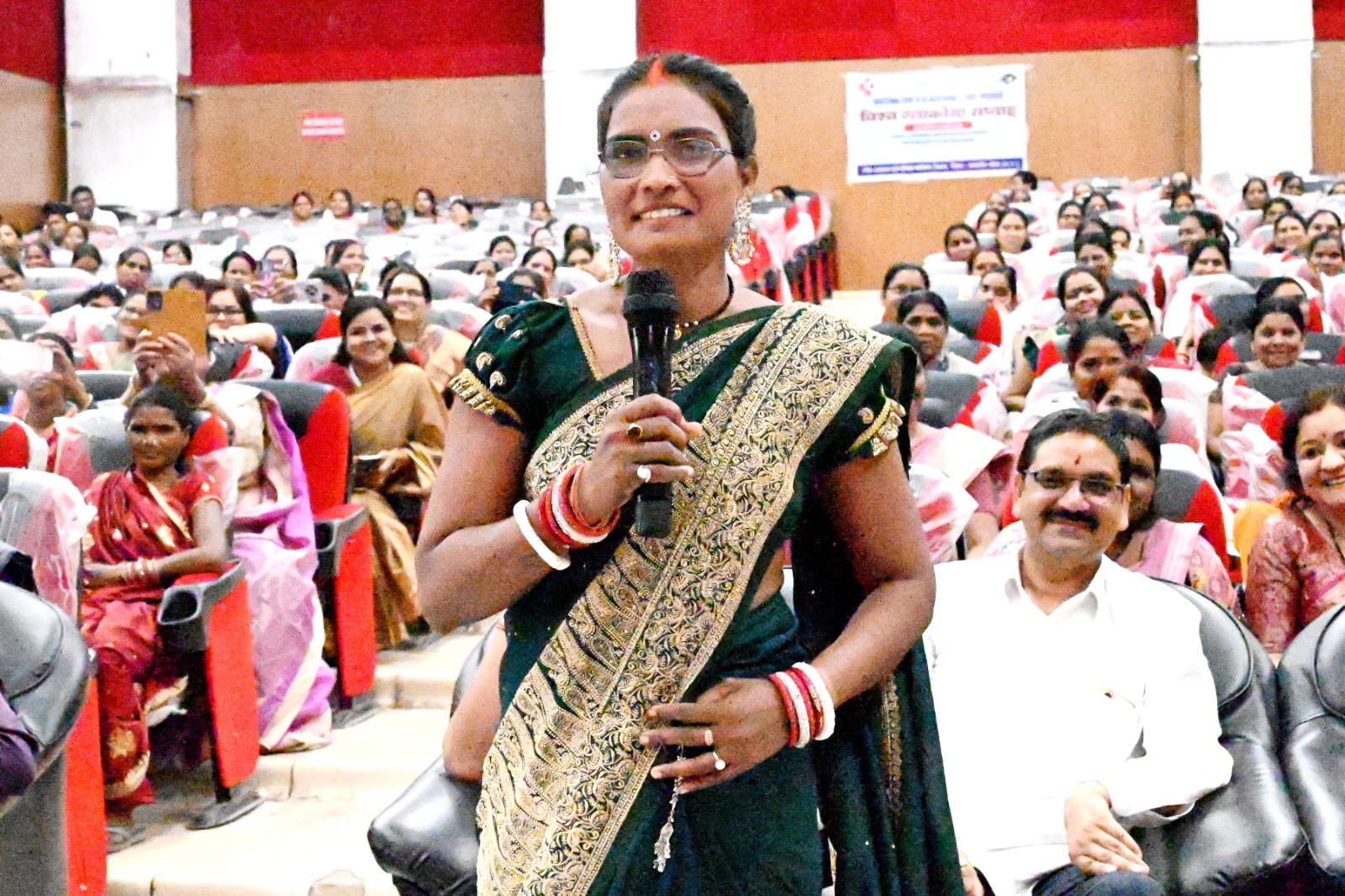 महतारी वंदन योजना से सशक्त हुई महिलाएं, श्रीमती सरस्वती केंवट ने बढ़ाया अपना होटल व्यवसाय