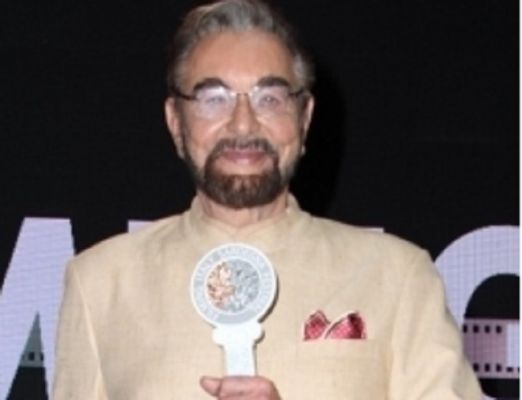 कबीर बेदी को लाइफटाइम अचीवमेंट पुरस्कार से सम्मानित किया गया