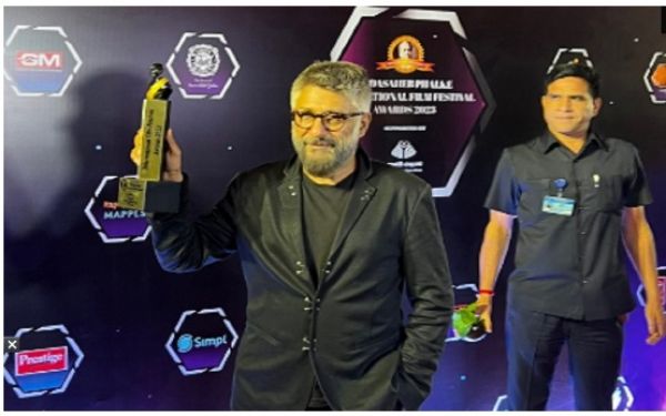 इस वर्ष The Kashmir Files और RRR को बेस्ट फिल्म अवॉर्ड दादा साहेब फाल्के से नवाजा 