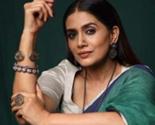 भारतीय लड़कियां आलसी होती हैं वाले बयान पर सोनाली कुलकर्णी ने मांगी माफी