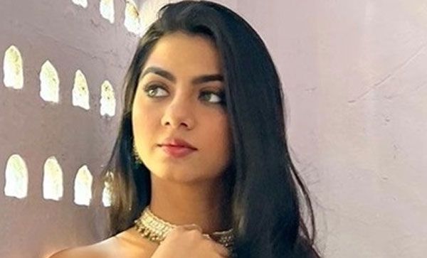 निया की भूमिका निभा रही हैं अभिनेत्री गर्विता साधवानी