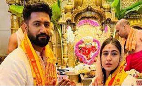 विक्की-सारा ने सिद्धिविनायक मंदिर में की पूजा-अर्चना