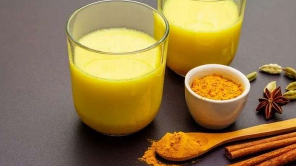 सेहत : सबके लिए फायदेमंद नहीं है हल्दी वाला दूध