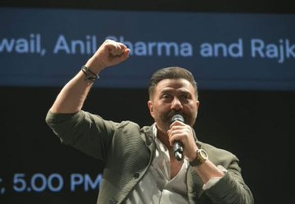 अनिल शर्मा और राजकुमार संतोषी ने की सनी देओल की सराहना