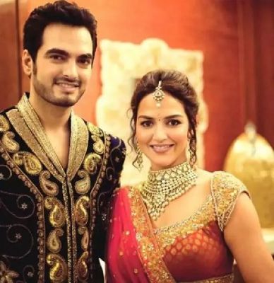  शादी के 12 साल बाद टूटा रिश्ता, अलग हुए ईशा देओल और भरत तख्तानी